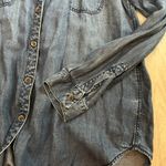 Lovestitch Women’s Blue Chambray Button Down Size L Photo 4