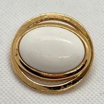 Vintage Jewlery AVON Glass White Cabochon Gold Tone Pin Brooch Photo 0