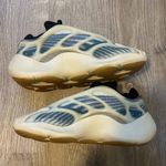 Yeezy  700 V3 Kyanite Photo 5