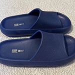 32 Degrees Cool Cushion Slides Photo 3