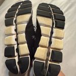 on cloud Women’s size 9  Running Shoes Photo 6