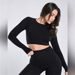 Cosmolle AirWear Long Sleeve Top NWT Athletic Crop Shirt Large Black Thumbholes Photo 2