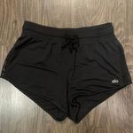 Alo Yoga Shorts Photo 0