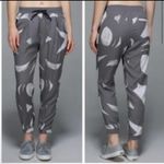 Lululemon City Jogger Slate Grey Backspin Stroke Print sz 4/6 Photo 3