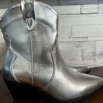 London Rag Wales Metallic Western Boots in size 6. New without box Silver Photo 0