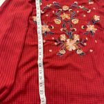 Ophelia Roe  beautiful  top. medium. The sleeves are awesome. Flowers are unique Photo 5