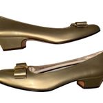Salvatore Ferragamo Vintage Gold Leather sz 8 Narrow Vara Bow Kitten Heel Pumps Photo 4
