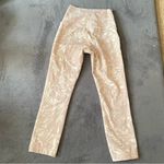 Lululemon Wunder Under Crop Luxtreme 21” in Shadow Leaf Ivory Muse Size 2 Photo 11