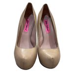 Betsey Johnson  Nude Gold Studs Pumps 5" Platform Veeraa Size 6.5 Leather Photo 1