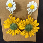 Yellow and White Daisy Earrings Photo 0