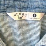 Riders By Lee  Women’s S/M Blue Denim Chambray Button Up Cotton Shirt Size Small Photo 3
