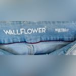 Wallflower The Ultra Fit Rolled Cuffed Jean Short 13 Womens Light Wash Denim Blue Size undefined Photo 6