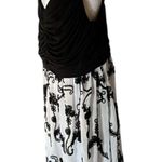 Le Bos Black & White Embroidered Sleeveless Cocktail Dress Photo 2