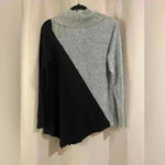 United States Sweaters Women’s Gray And Black United States Sweater Photo 2