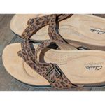 Clarks  Collection Leopard Print Thong Sandals Womens US 11 W Ultimate Comfort Photo 3