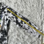 Def Leppard   black white tie dye tiger print crew neck sweatshirt size Medium Photo 2