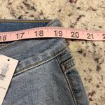 Old Navy  Womens Size 16 Boyfriend Straight Cropped Distressed Jeans Light Wash Photo 7