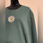EUC Social Scene Green Daisy Embroidered Crewneck Sweater size XL Photo 2