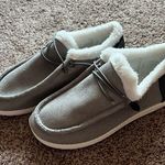 NWT Gray and White Shoes Size 5 Photo 7