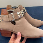 Steve Madden Zenna Taupe Leather Ankle Boots w/Silver Studs size 9.5M Photo 0