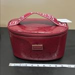 Guess  | Iconic Logo Glossy Wine Cosmetic Case Photo 10