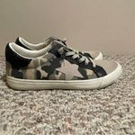 Vintage Havana  Gail camo multi star sneaker- Size 8.5 Photo 2