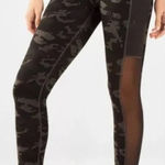 Athleta Powerhold On The Go Camo Media Pocket Capri Leggings Womens Size Small Photo 0
