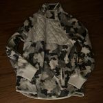 Kyodan  women’s Gray white quilted camo Patterned fleece Pullover Photo 0