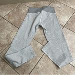 Athleta  NWOT Grey/White Knit‎ Flurry Base Tight Leggings Size Small ATHLETIC Photo 3