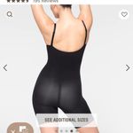 SKIMS  NWOT Seamless Sculpt Mid Thigh Bodysuit - Onyx Photo 2
