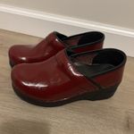 Dansko  Professional Shoes Womens SZ EU 35 US 4.5/5 Maroon Patent Leather Clogs Photo 2