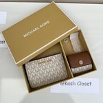 Michael Kors MK Logo Coin Pouch and Apple AirPods Case Gift Set -Vanilla Photo 0