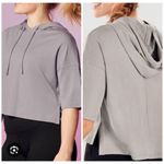 Fabletics Ashley Dove Gray Short Sleeve Hoodie Women XS Cropped Athleisure Photo 2