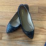 Trotter’s Signature Ballet Flat Black with Gold Accent Size 7.5W. Photo 3