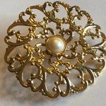 Vintage Gold Tone & Faux Pearl Filigree Cutout Retro Brooch Shoulder Pin Photo 6