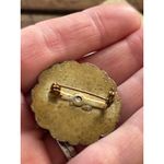 Vintage Victorian Style Ornate blk velvet center Brass Brooch Pin With Filigree Black Photo 5