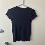 Uniqlo Women's Dark Gray Ribbed Short Sleeve Top Photo 1