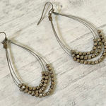 Silver tone Wire teardrop beaded earrings Photo 0