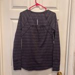 Reebok Women's Long Sleeve Athletic Top Striped Thumbholes Size Large Athletic Photo 4