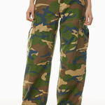 Aritzia TNA New Supply Camo Mid-Rise Cargo Pants Women's Size 8 Photo 0