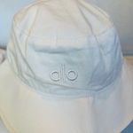 Alo Yoga Weekender Bucket Hat Photo 2