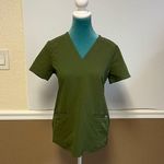FIGS Casma Three-Pocket Scrub Top Olive Green Women’s XS – Short Sleeve FIONx™ Photo 1