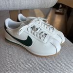 Nike NWOB  Cortez Leather Sneakers White Green Classic Retro Gum Sole Women’s 7.5 Photo 2
