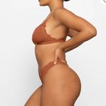 SKIMS NTW/ FITS EVERYBODY LACE TRIANGLE BRALETTE, Color bronze tan. Photo 2