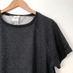 Under Armour Loose Fit Gray Short Sleeve Sweatshirt Pullover Workout Active SPOT Photo 1