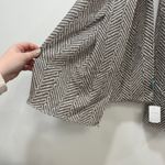 J. McLaughlin  Reed Scarf NEW $98 100% Wool Shaw‎ Gray White Geometric Pattern Photo 2