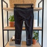 Athleta  Reflective Gray Print Waistband Capri Legging, S Photo 3