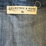 EUC Electric & Rose Camero Short Sleeve Denim Top – Size XL Blue Photo 5
