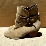 Sundance  Suede Leather Ankle Bootie Pointed Toe Buckle Strap Block Heels Tan 9.5 Photo 2