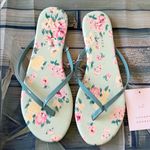 LC Lauren Conrad NWT Women's Flip Flop Sandals Photo 1
